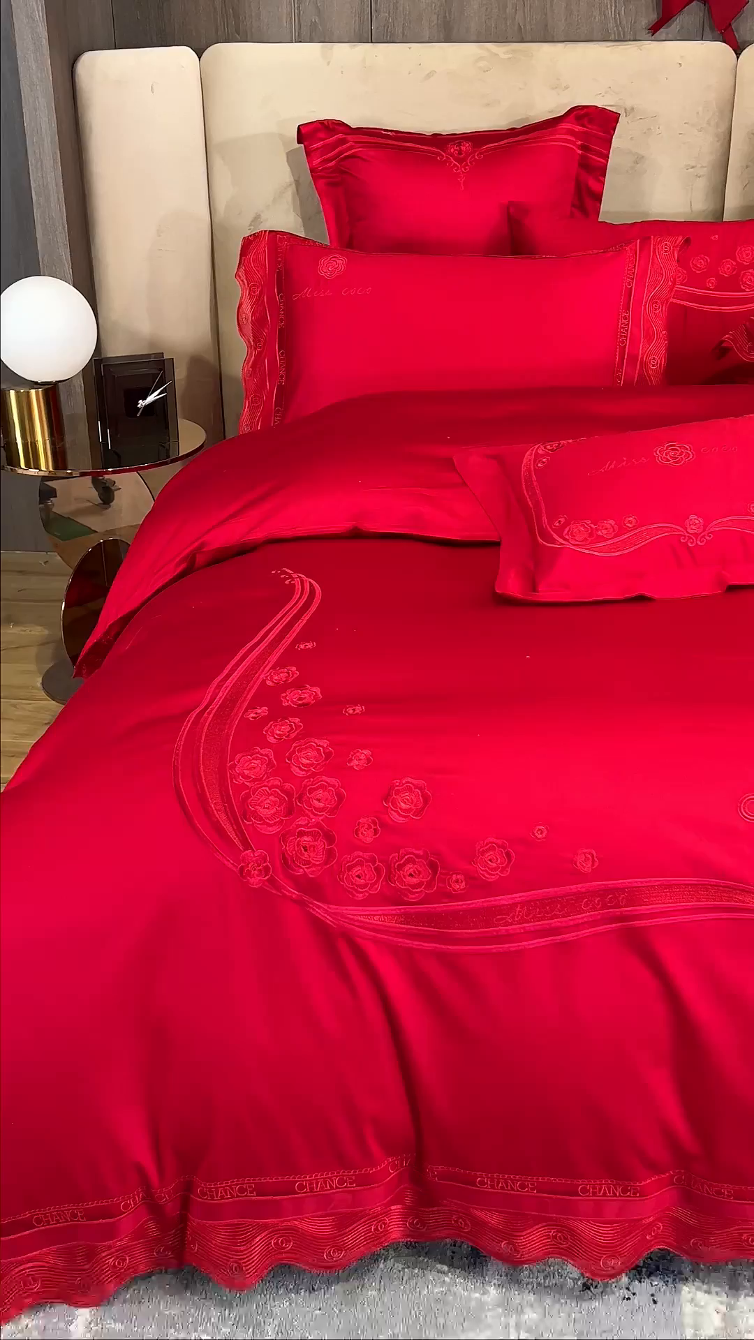 91家纺网 家纺一手货源 找家纺 美娘阁 2025新款长绒棉全棉贡缎提花款新中式古典韵味精美刺绣婚庆四件套-系列三 花卉款-沁馨花语（红）