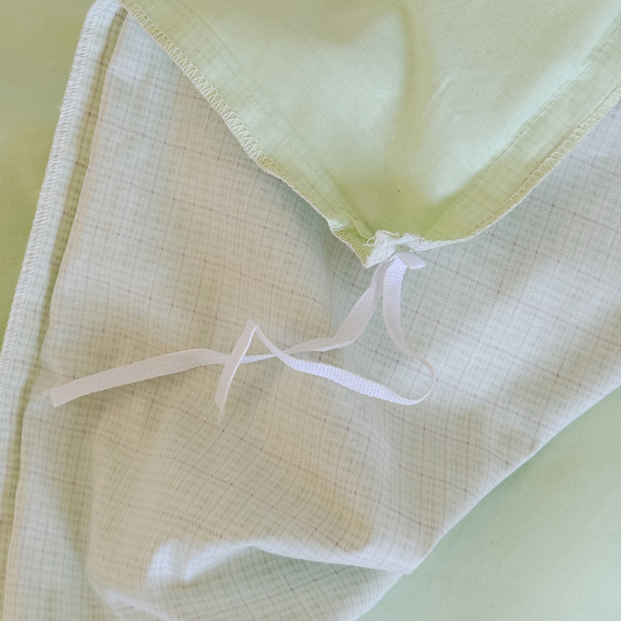 91家纺网 家纺一手货源 找家纺 喜多兔儿童家纺 2025新款小美好13372纯棉绣花幼儿园被子三件套多件套 绿色美好小恐龙