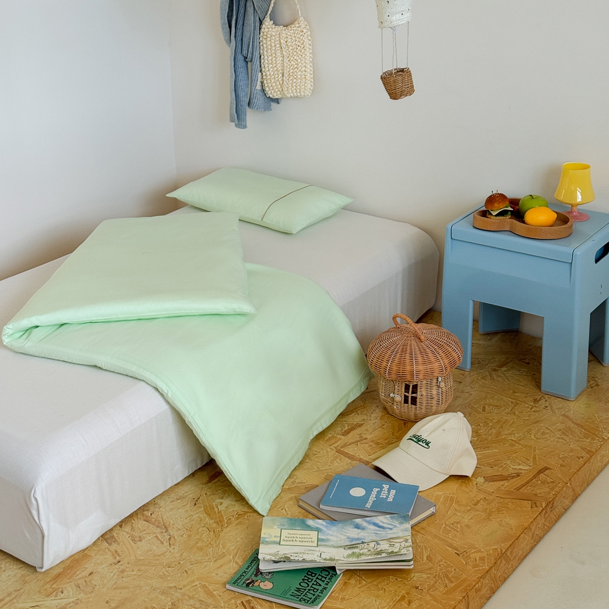 91家纺网 家纺一手货源 找家纺 喜多兔儿童家纺 2025新款小美好13372纯棉绣花幼儿园被子三件套多件套 绿色美好小青蛙