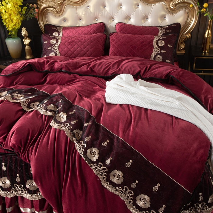 91家纺网 家纺一手货源 找家纺 能好家纺 2025新款亲肤舒适水晶绒夹棉床裙款系列四件套 酒红