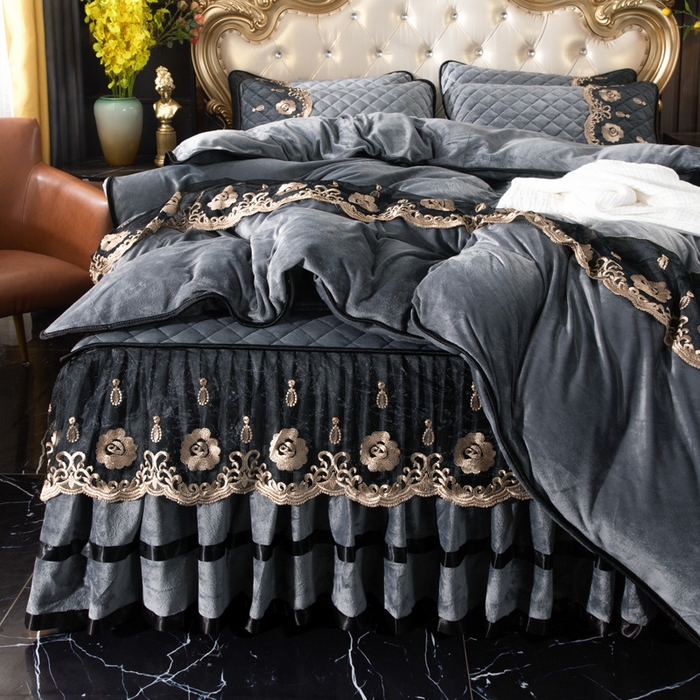 91家纺网 家纺一手货源 找家纺 能好家纺 2025新款亲肤舒适水晶绒夹棉床裙款系列四件套 灰