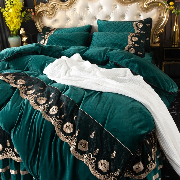 91家纺网 家纺一手货源 找家纺 能好家纺 2025新款亲肤舒适水晶绒夹棉床裙款系列四件套 墨绿