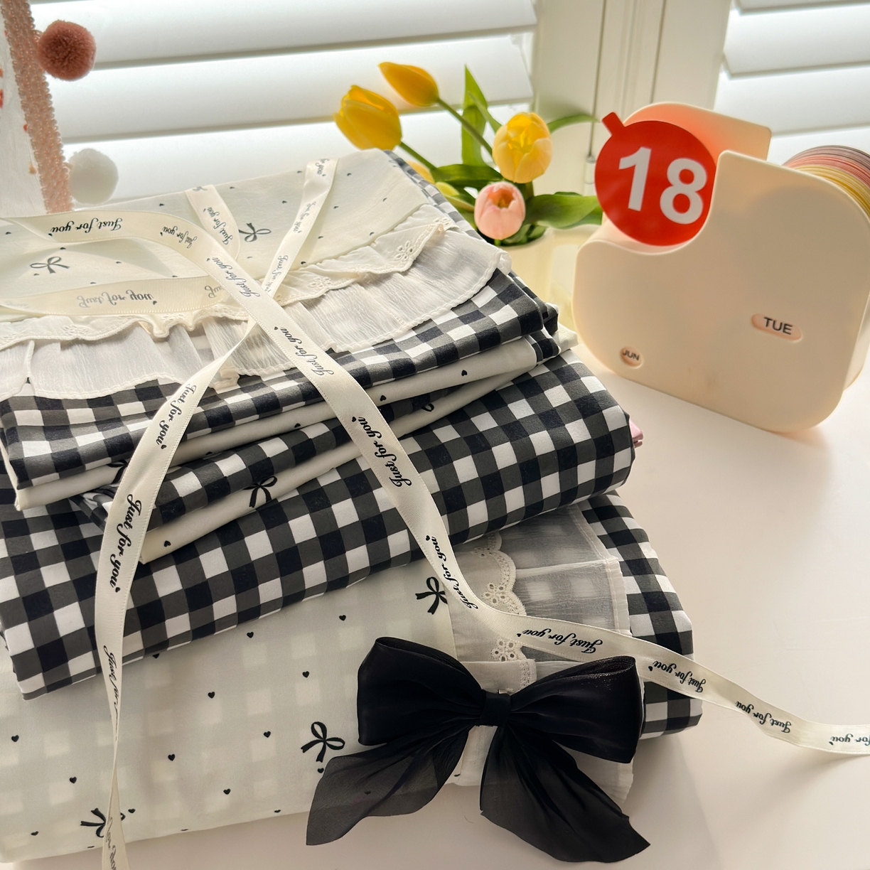 一霖家纺 2025新款高克重云朵棉韩系小清新蝴蝶结四件套 波点蝴蝶结黑