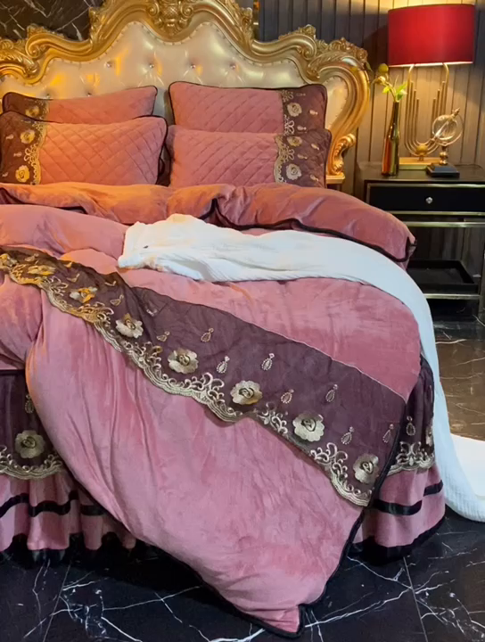 91家纺网 家纺一手货源 找家纺 能好家纺 2025新款亲肤舒适水晶绒夹棉床裙款系列四件套 豆沙