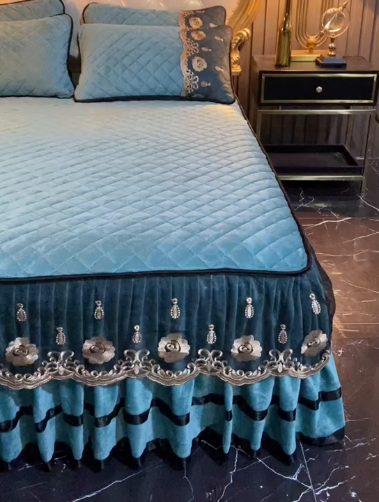 91家纺网 家纺一手货源 找家纺 能好家纺 2025新款亲肤舒适水晶绒夹棉床裙款系列四件套 宝石兰