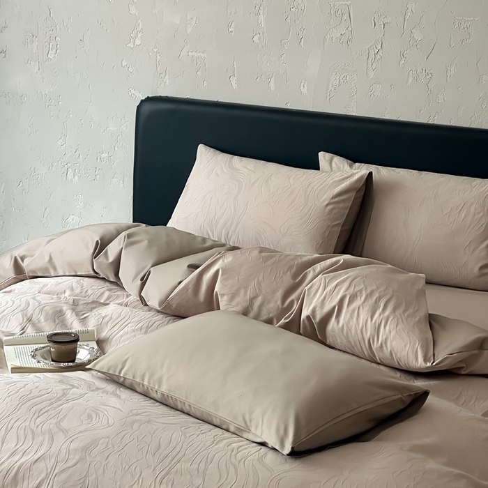 91家纺网 家纺一手货源 找家纺 玉宇阁家居 2025新款100S色织空气大提花全棉纯棉长绒棉四件套-雨雾100S 100S雨雾-琥珀檀木