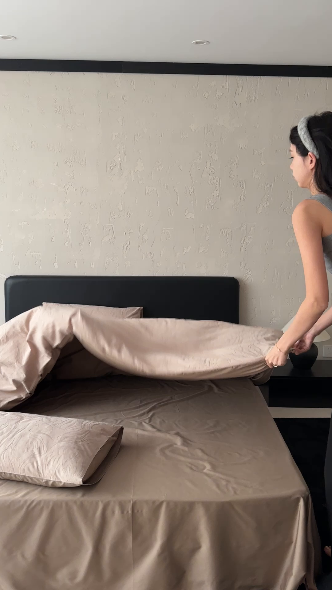 91家纺网 家纺一手货源 找家纺 玉宇阁家居 2025新款100S色织空气大提花全棉纯棉长绒棉四件套-雨雾100S 100S雨雾-琥珀檀木