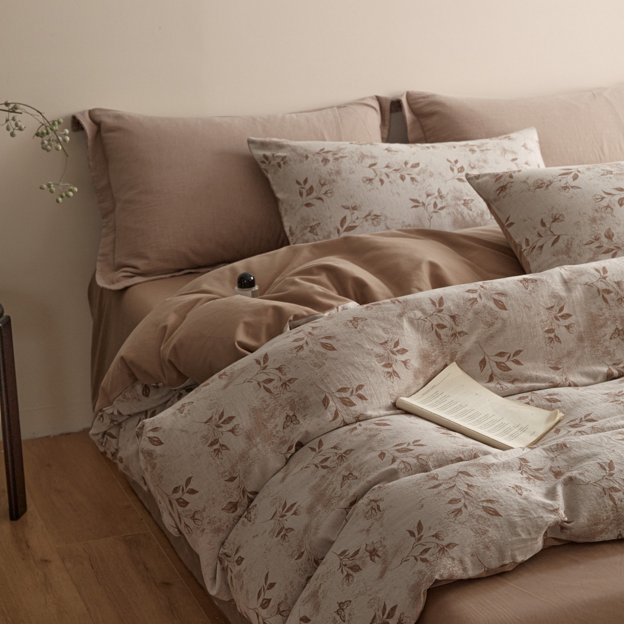 91家纺网 家纺一手货源 找家纺 ab家纺 2025新款全棉提花磨毛四件套-花雨漫漫 花雨漫漫-咖