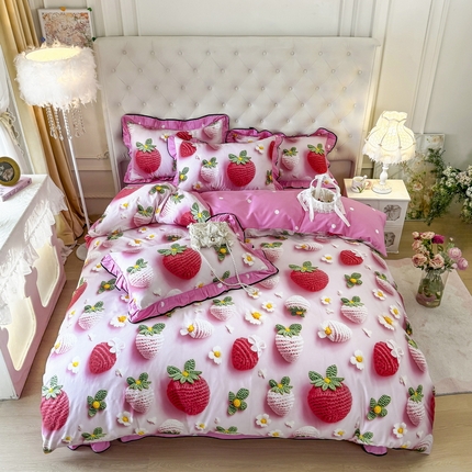 91家纺网 家纺一手货源 找家纺 馨语家居 2025新款A类全棉3D大版印花四件套 幸运草莓