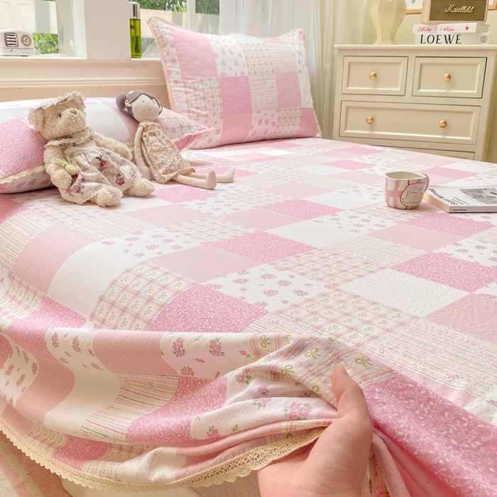 91家纺网 家纺一手货源 找家纺 欧尚 2025新款云感双层纱针织棉印花母婴级超柔裸睡级床单三件套 春日粉