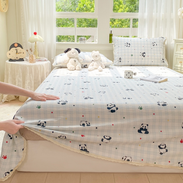 91家纺网 家纺一手货源 找家纺 欧尚 2025新款云感双层纱针织棉印花母婴级超柔裸睡级床单三件套 软软熊猫