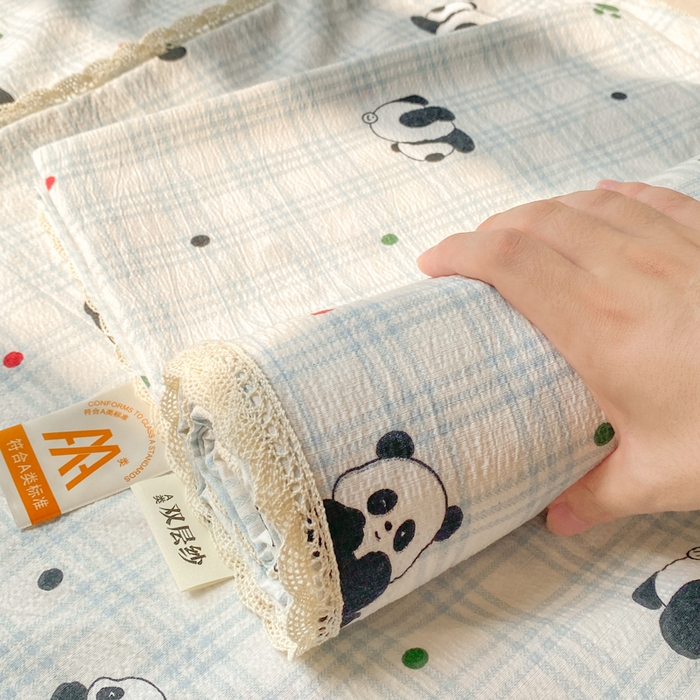 91家纺网 家纺一手货源 找家纺 欧尚 2025新款云感双层纱针织棉印花母婴级超柔裸睡级床单三件套 软软熊猫