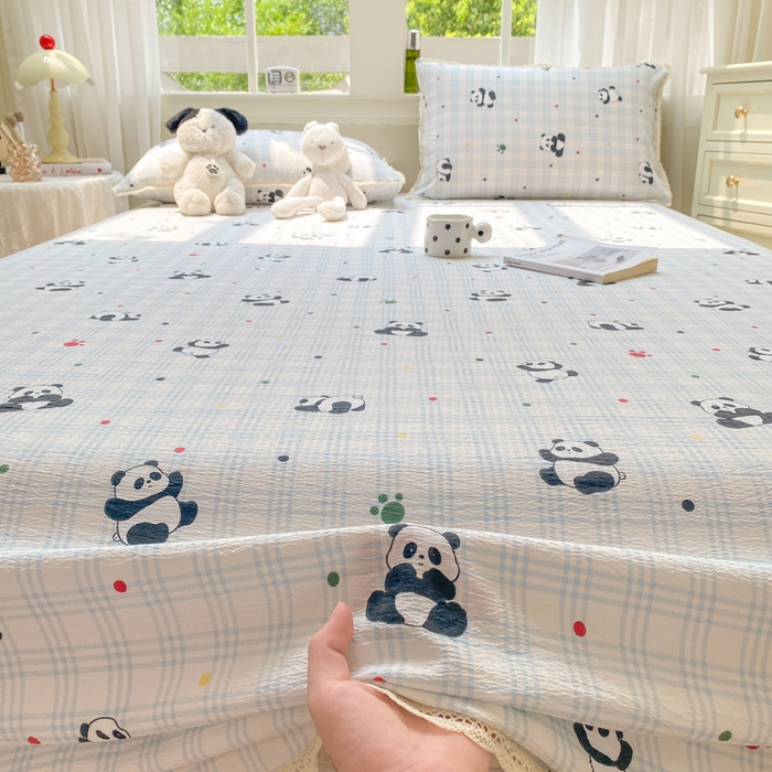 91家纺网 家纺一手货源 找家纺 欧尚 2025新款云感双层纱针织棉印花母婴级超柔裸睡级床单三件套 软软熊猫