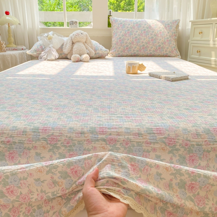 91家纺网 家纺一手货源 找家纺 欧尚 2025新款云感双层纱针织棉印花母婴级超柔裸睡级床单三件套 童话花岛