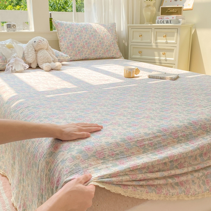 91家纺网 家纺一手货源 找家纺 欧尚 2025新款云感双层纱针织棉印花母婴级超柔裸睡级床单三件套 童话花岛