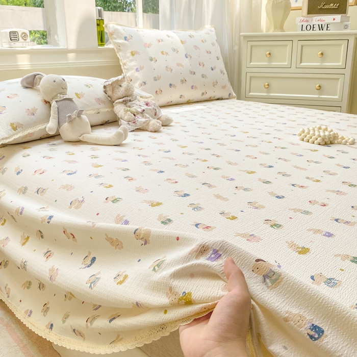 91家纺网 家纺一手货源 找家纺 欧尚 2025新款云感双层纱针织棉印花母婴级超柔裸睡级床单三件套 兔子集合