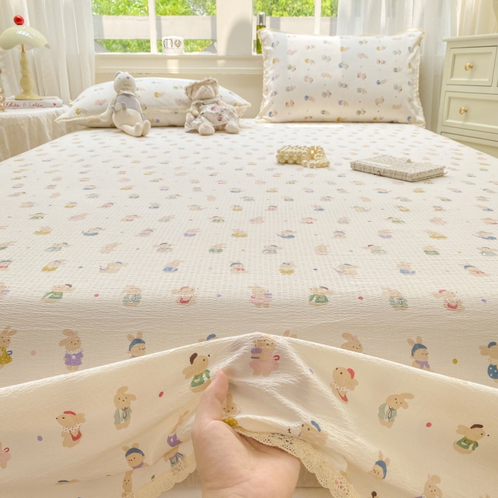 91家纺网 家纺一手货源 找家纺 欧尚 2025新款云感双层纱针织棉印花母婴级超柔裸睡级床单三件套 兔子集合