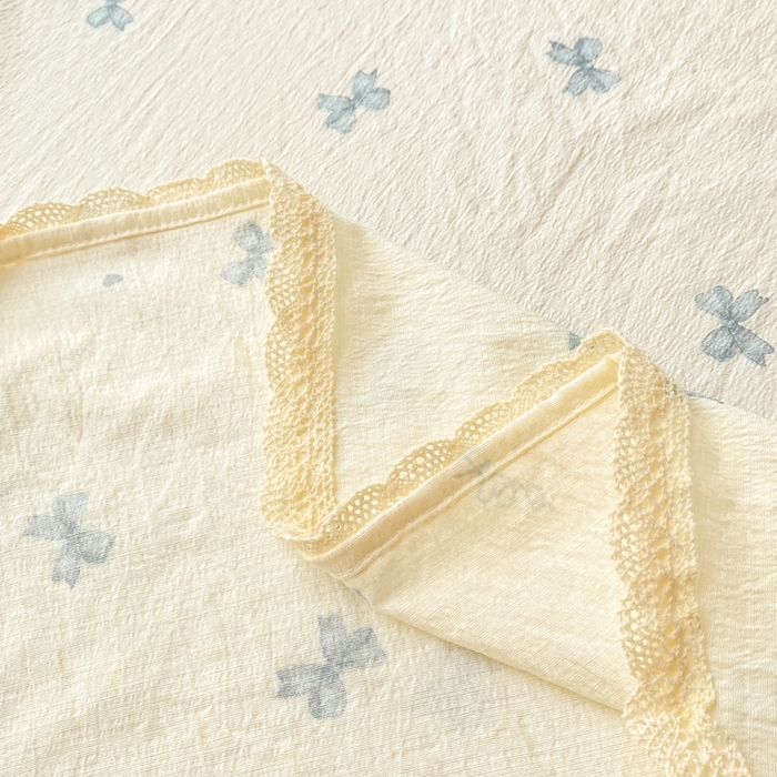 91家纺网 家纺一手货源 找家纺 欧尚 2025新款云感双层纱针织棉印花母婴级超柔裸睡级床单三件套 相思蓝