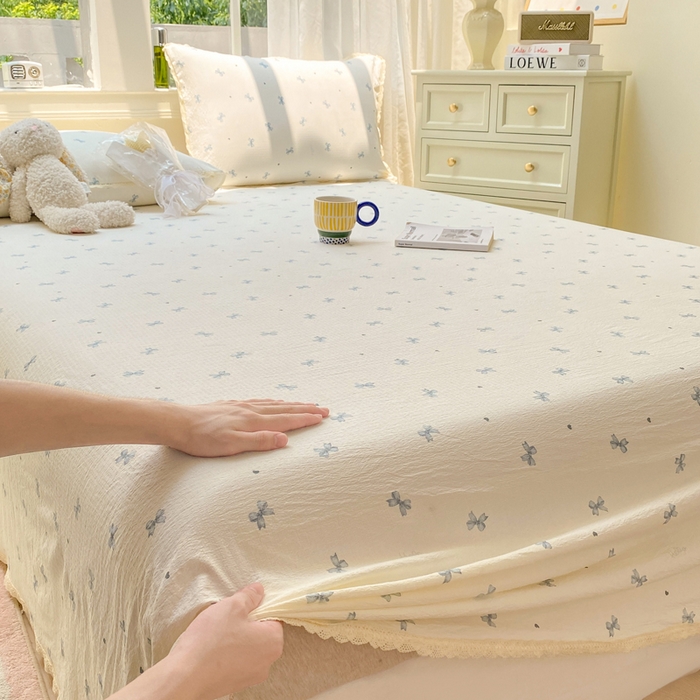 91家纺网 家纺一手货源 找家纺 欧尚 2025新款云感双层纱针织棉印花母婴级超柔裸睡级床单三件套 相思蓝