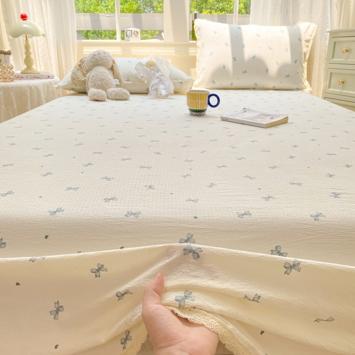 91家纺网 家纺一手货源 找家纺 欧尚 2025新款云感双层纱针织棉印花母婴级超柔裸睡级床单三件套 相思蓝