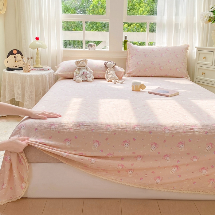 91家纺网 家纺一手货源 找家纺 欧尚 2025新款云感双层纱针织棉印花母婴级超柔裸睡级床单三件套 小美