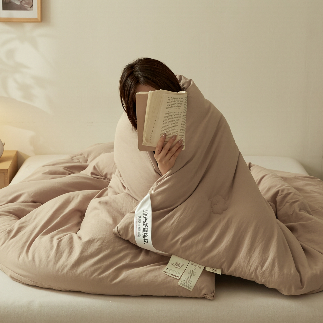 91家纺网 家纺一手货源 找家纺 样样红被业 2025新款A类50%棉花被夏被春秋被冬被四季被子被芯 驼色