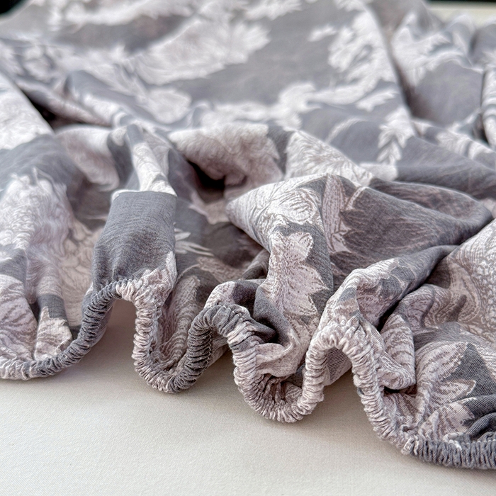 91家纺网 家纺一手货源 找家纺 梦舒羽 2025新款原麻床笠机洗家用防滑透气四季款床罩床垫床单保护套 浮绘花影-白