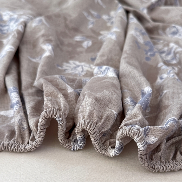 91家纺网 家纺一手货源 找家纺 梦舒羽 2025新款原麻床笠机洗家用防滑透气四季款床罩床垫床单保护套 漫步花丛-蓝