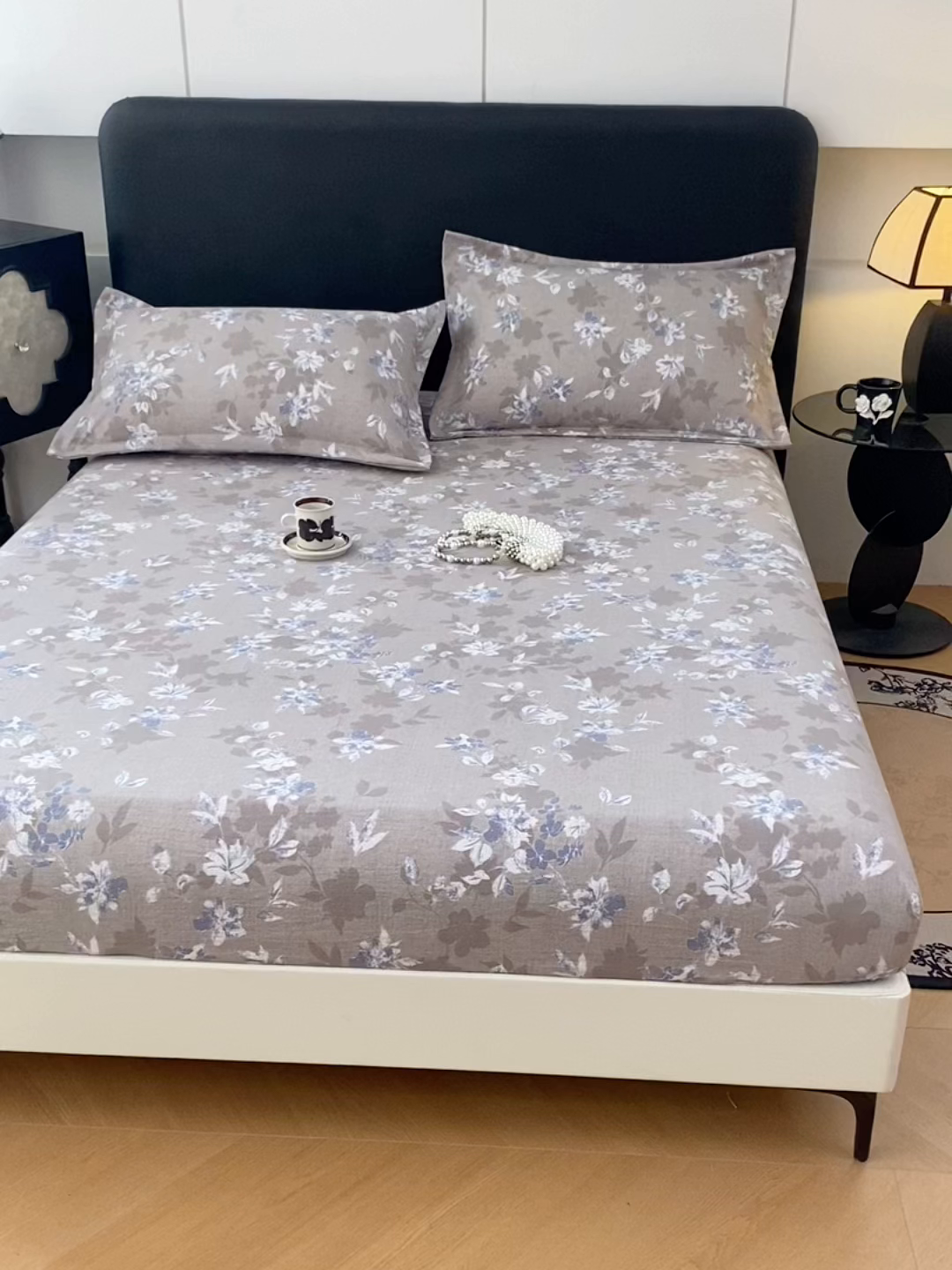 91家纺网 家纺一手货源 找家纺 梦舒羽 2025新款原麻床笠机洗家用防滑透气四季款床罩床垫床单保护套 漫步花丛-蓝