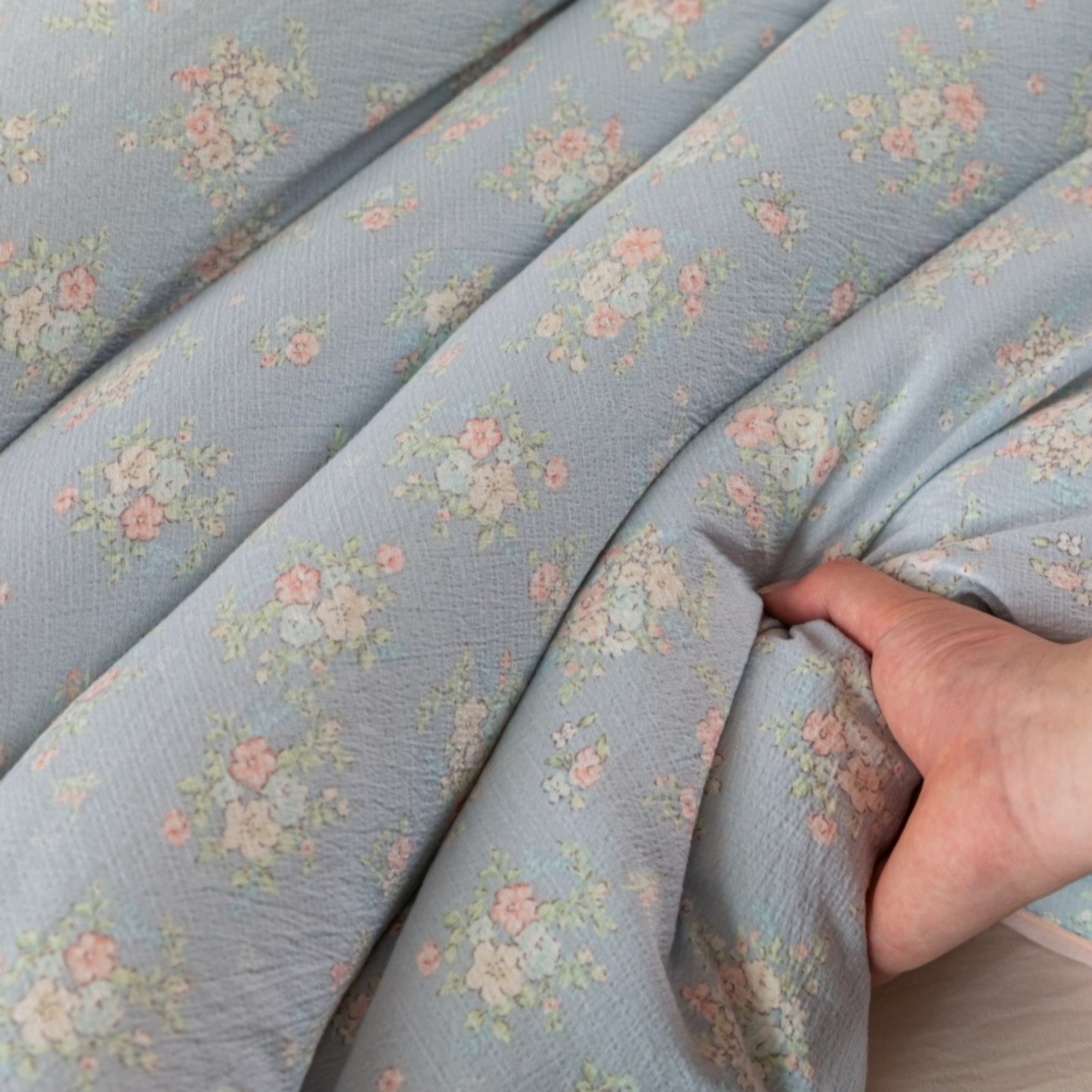 91家纺网 家纺一手货源 找家纺 梦镜家纺 2025新款A类云感双层纱冬被被子被芯买家秀 风轻寄语