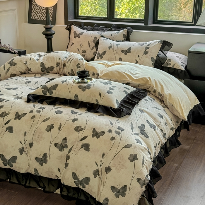 91家纺网 家纺一手货源 找家纺 宅家居 2025新款A类轻法式复古赫本风全棉纯棉有氧双层纱花边四件套黑色韩式花边三件套 蝶梦-奶咖