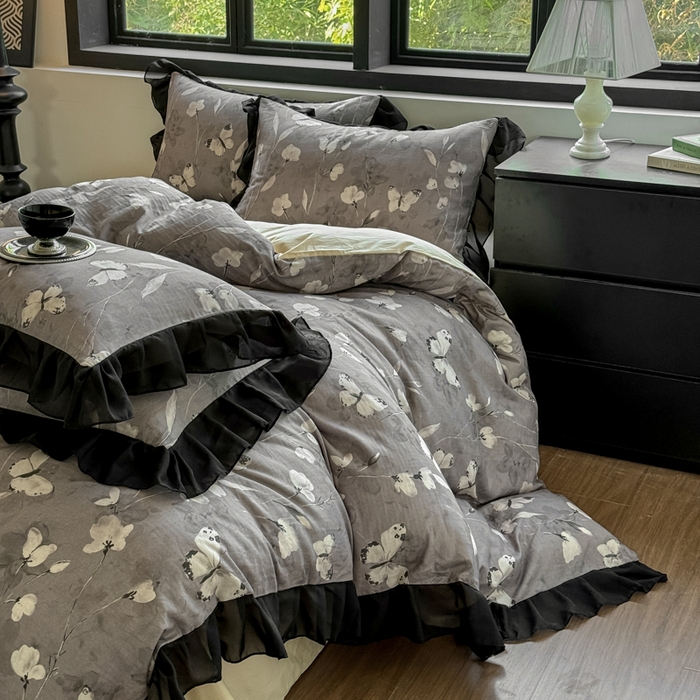 91家纺网 家纺一手货源 找家纺 宅家居 2025新款A类轻法式复古赫本风全棉纯棉有氧双层纱花边四件套黑色韩式花边三件套 蝶梦-深咖