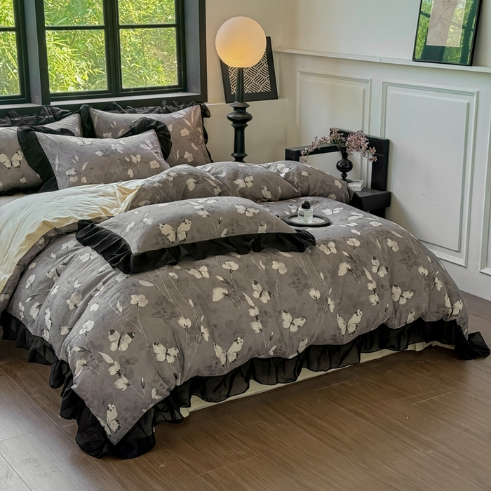 91家纺网 家纺一手货源 找家纺 宅家居 2025新款A类轻法式复古赫本风全棉纯棉有氧双层纱花边四件套黑色韩式花边三件套 蝶梦-深咖