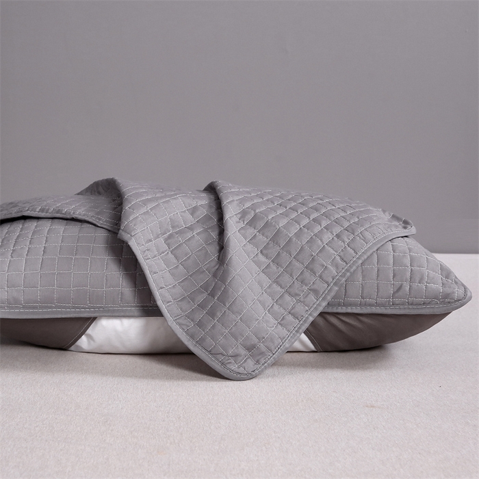 91家纺网 家纺一手货源 找家纺 （总）诺享家纺 2025新款绗缝夹棉枕套防口水防头油防尘枕芯隔离套