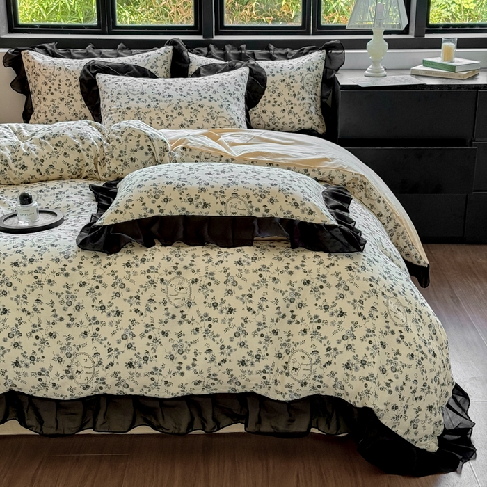 91家纺网 家纺一手货源 找家纺 宅家居 2025新款A类轻法式复古赫本风全棉纯棉有氧双层纱花边四件套黑色韩式花边三件套 花园蜜兔