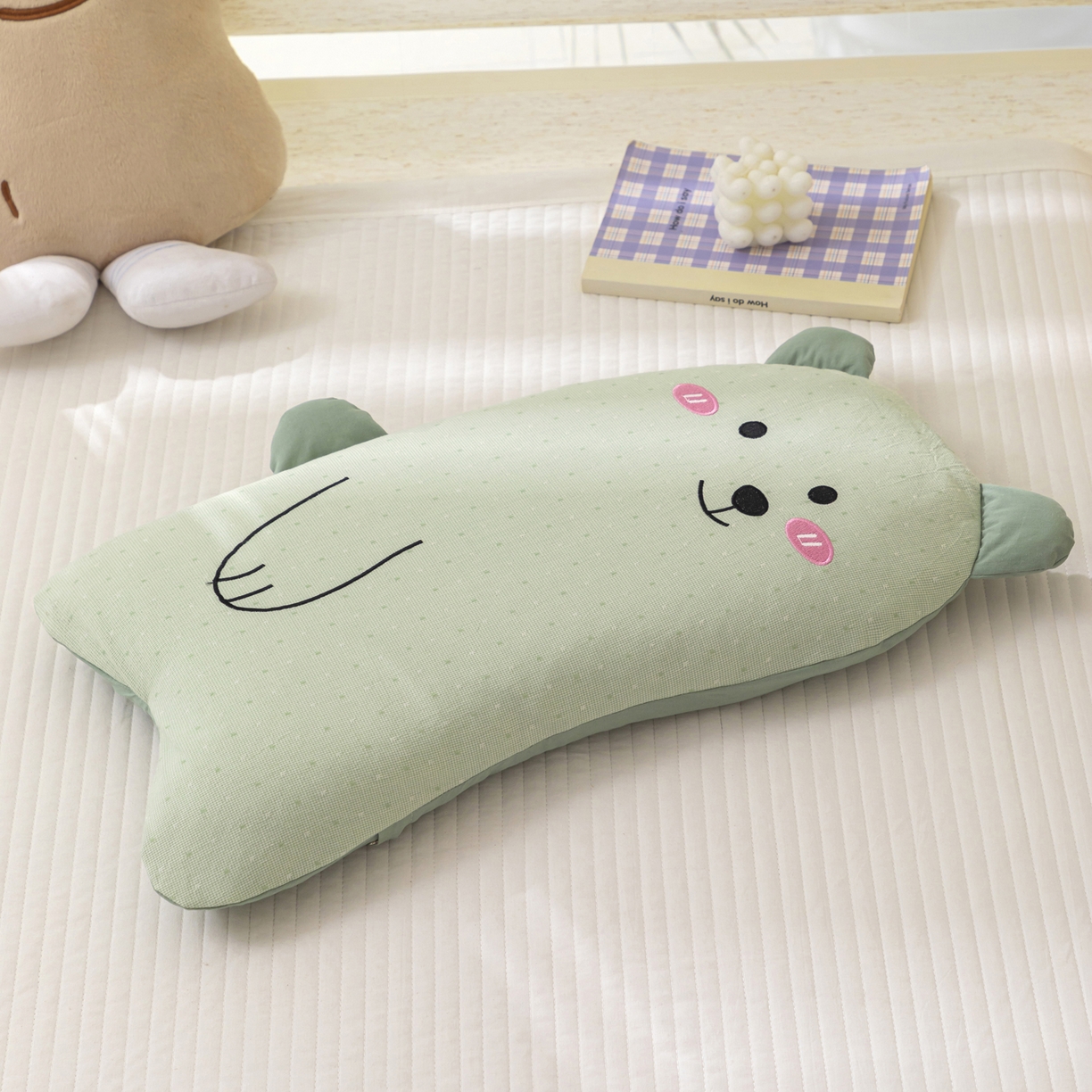 91家纺网 家纺一手货源 找家纺 （总）芯洲 2025新款卡通荞麦儿童宿舍抱抱熊可爱午睡荞麦枕枕头枕芯