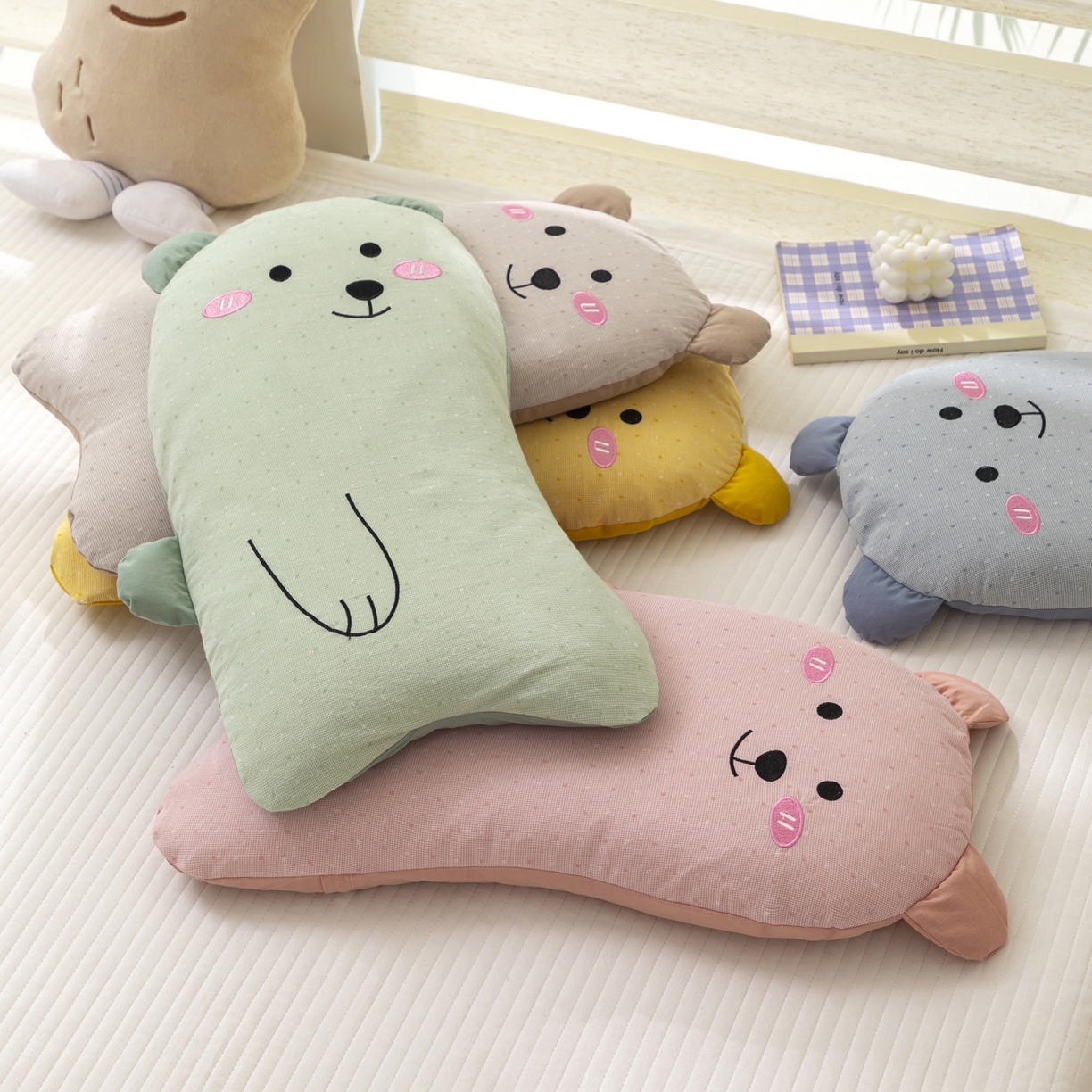 91家纺网 家纺一手货源 找家纺 芯洲 2025新款凉感记忆棉枕头儿童学生夏季冰丝凉枕护颈透气慢回弹记忆枕 梦乐园-蓝  25*50cm