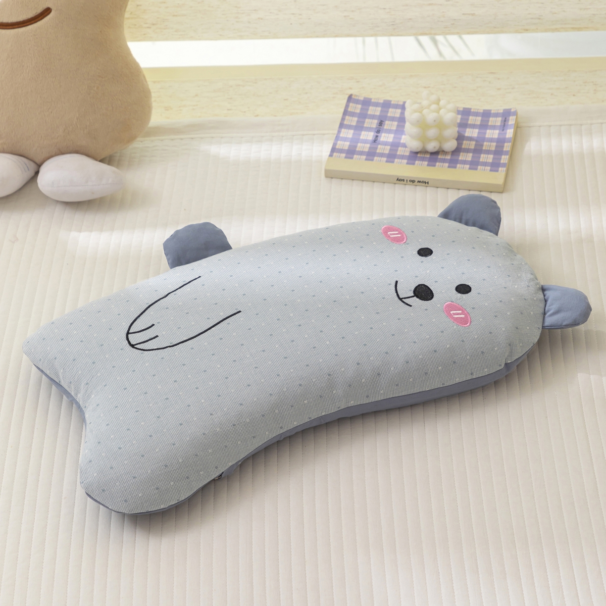 91家纺网 家纺一手货源 找家纺 （总）芯洲 2025新款卡通荞麦儿童宿舍抱抱熊可爱午睡荞麦枕枕头枕芯