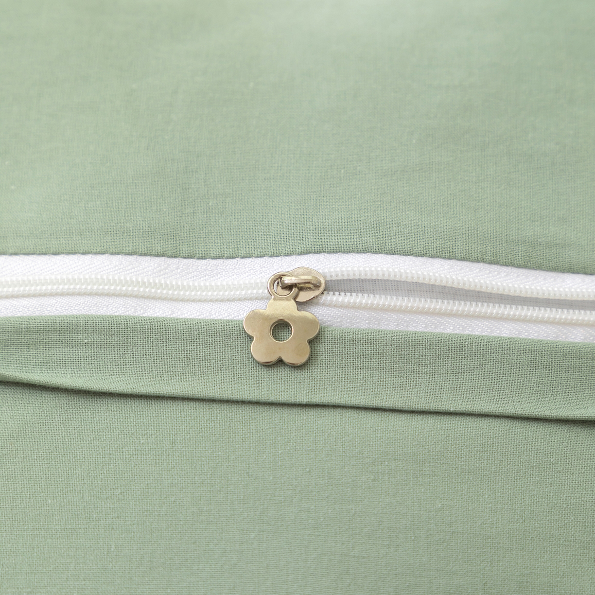 91家纺网 家纺一手货源 找家纺 芯洲 2025新款卡通荞麦儿童宿舍抱抱熊可爱午睡荞麦枕枕头枕芯 抱抱熊-绿