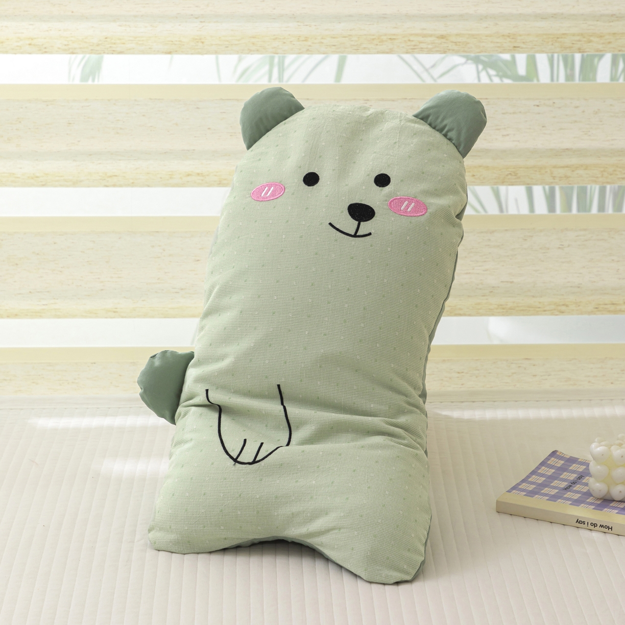 91家纺网 家纺一手货源 找家纺 芯洲 2025新款卡通荞麦儿童宿舍抱抱熊可爱午睡荞麦枕枕头枕芯 抱抱熊-绿