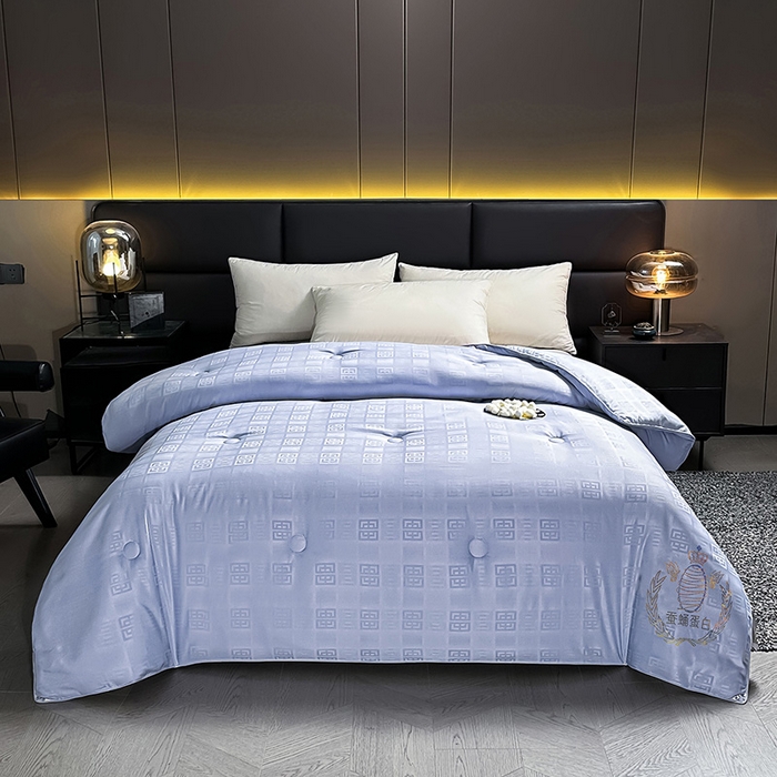 91家纺网 家纺一手货源 找家纺 兴邦家纺 2026新款全棉提花蚕丝被加厚冬被春秋被蚕蛹蛋白被外贸跨境被子被芯直播爆款 提花款-简爱-宝蓝