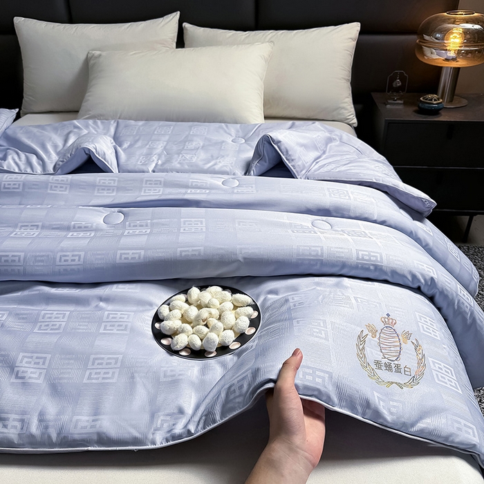 91家纺网 家纺一手货源 找家纺 兴邦家纺 2026新款全棉提花蚕丝被加厚冬被春秋被蚕蛹蛋白被外贸跨境被子被芯直播爆款 提花款-简爱-宝蓝