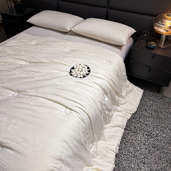 91家纺网 家纺一手货源 找家纺 兴邦家纺 2026新款全棉提花蚕丝被加厚冬被春秋被蚕蛹蛋白被外贸跨境被子被芯直播爆款 浮雕款-花影-米白