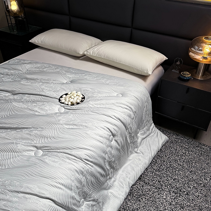 91家纺网 家纺一手货源 找家纺 兴邦家纺 2026新款全棉提花蚕丝被加厚冬被春秋被蚕蛹蛋白被外贸跨境被子被芯直播爆款 浮雕款-花影-灰