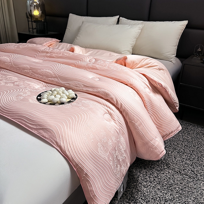 91家纺网 家纺一手货源 找家纺 兴邦家纺 2026新款全棉提花蚕丝被加厚冬被春秋被蚕蛹蛋白被外贸跨境被子被芯直播爆款 浮雕款-花影-粉