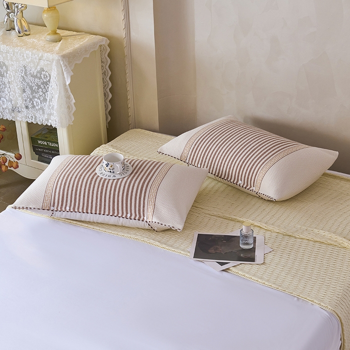 91家纺网 家纺一手货源 找家纺 悦然毛巾被 2025新款全棉纯棉纱布多功能枕巾枕套带扣子 晴空条纹咖