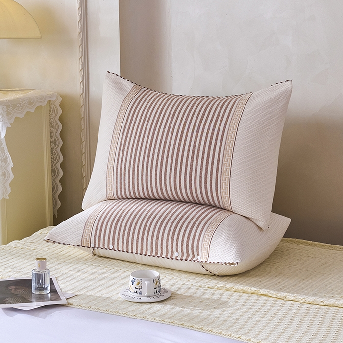 91家纺网 家纺一手货源 找家纺 悦然毛巾被 2025新款全棉纯棉纱布多功能枕巾枕套带扣子 晴空条纹咖