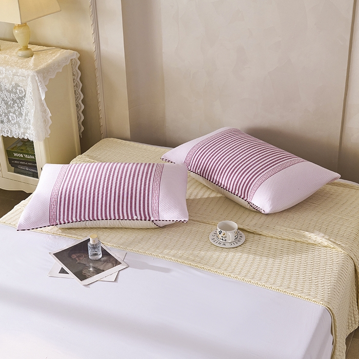 91家纺网 家纺一手货源 找家纺 悦然毛巾被 2025新款全棉纯棉纱布多功能枕巾枕套带扣子 晴空条纹粉