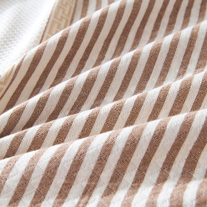 91家纺网 家纺一手货源 找家纺 悦然毛巾被 2025新款全棉纯棉纱布多功能枕巾枕套带扣子 晴空条纹咖