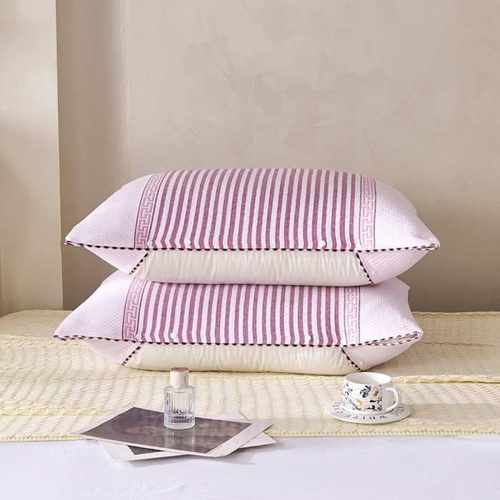 91家纺网 家纺一手货源 找家纺 悦然毛巾被 2025新款全棉纯棉纱布多功能枕巾枕套带扣子 晴空条纹粉